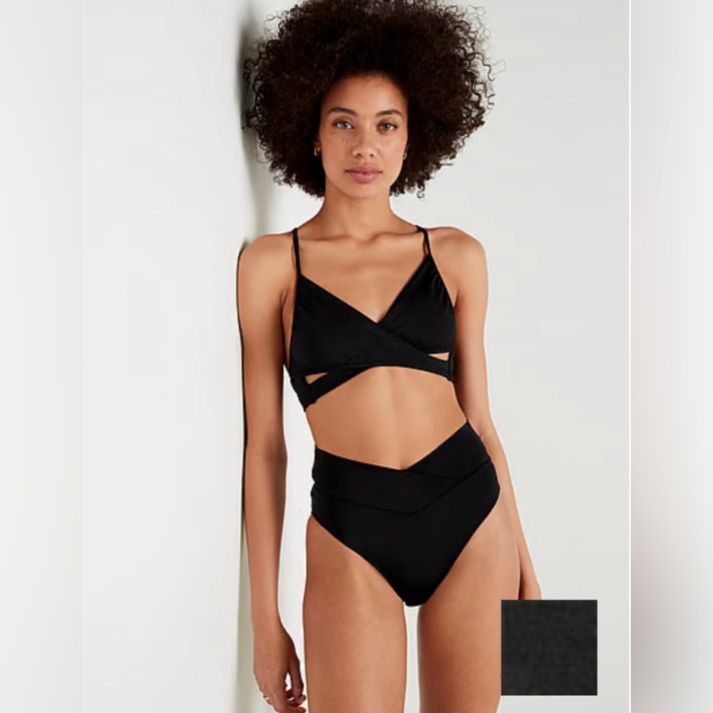 👙🌊🏖️Victoria’s Secret Body Wrap Bikini Top -XS- Black